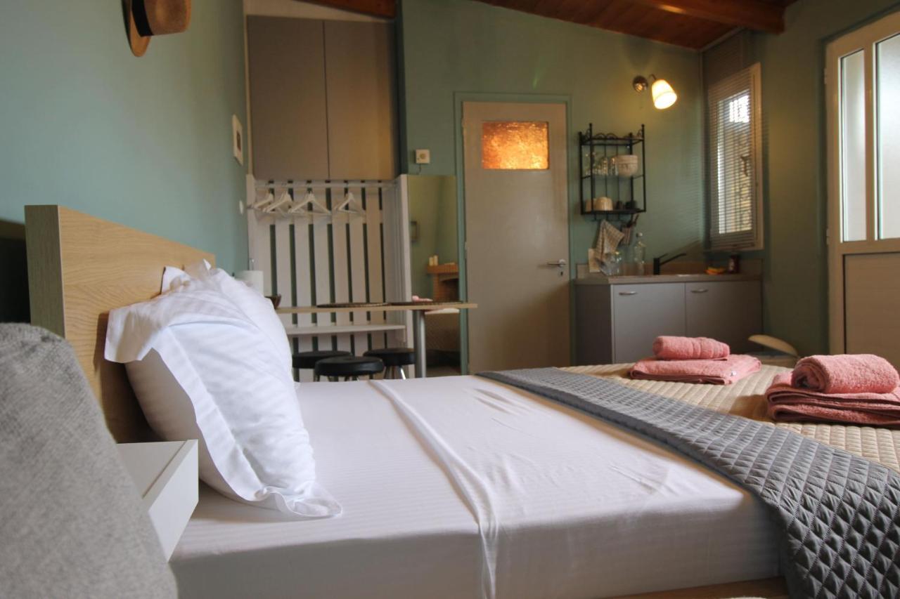 Pikinas Studios Near Ath Airport Markópoulon 外观 照片